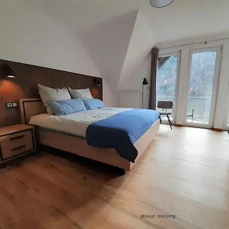 App 4 Pers 2 Schlafzimmer Mit Eigenen Badezimmer 2 Balkonen Alle Mit Moselblick Apartment