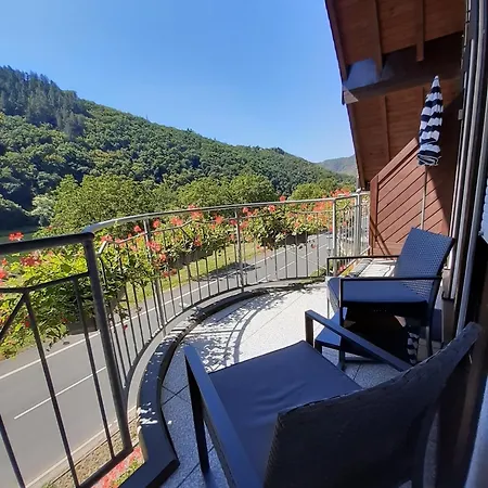 App 4 Pers 2 Schlafzimmer Mit Eigenen Badezimmer 2 Balkonen Alle Mit Moselblick Apartment *