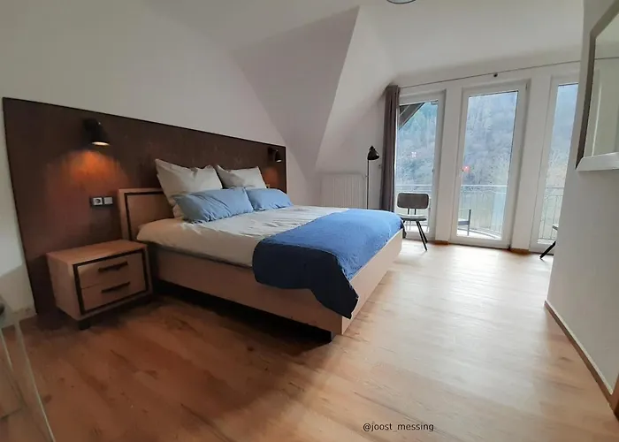 App 4 Pers 2 Schlafzimmer Mit Eigenen Badezimmer 2 Balkonen Alle Mit Moselblick Appartement